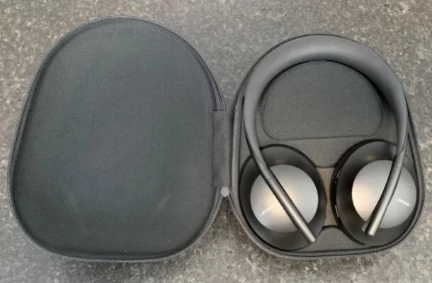 Bose Noise Cancelling Headphones 700 Casing 1 bose-noise-cancelling-headphones-700-casing-1