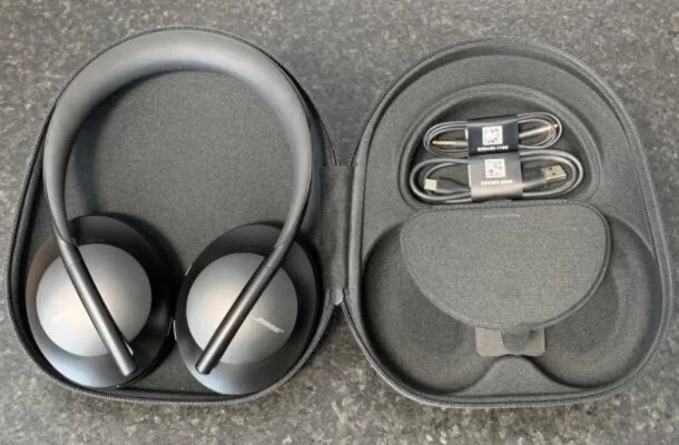 Bose Noise Cancelling Headphones 700 Casing 2 bose-noise-cancelling-headphones-700-casing-2